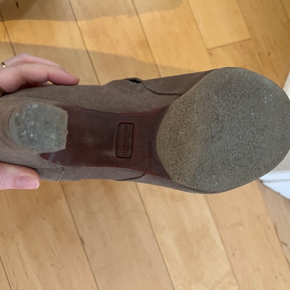 Boots - Picture 3 of 5